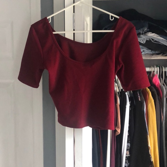 Red crop top - Picture 2 of 3